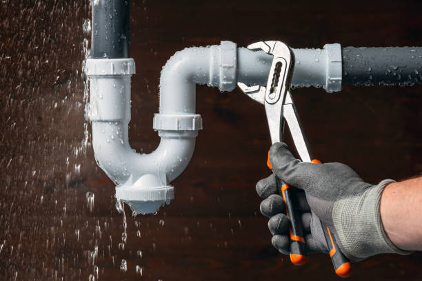 Professional Emergency Plumber technician working in Kennard, IN